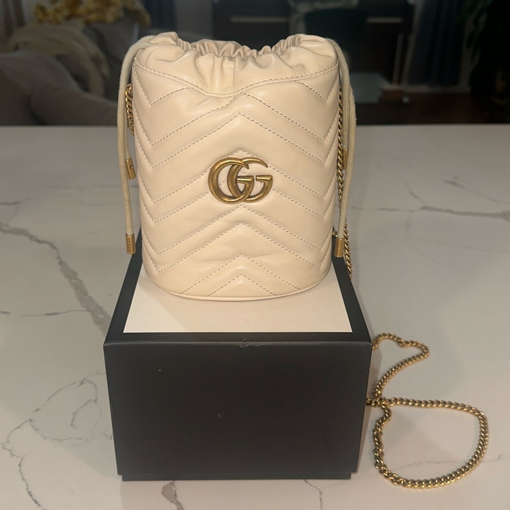 GUCCI MARMONT MINI BUCKET BAG